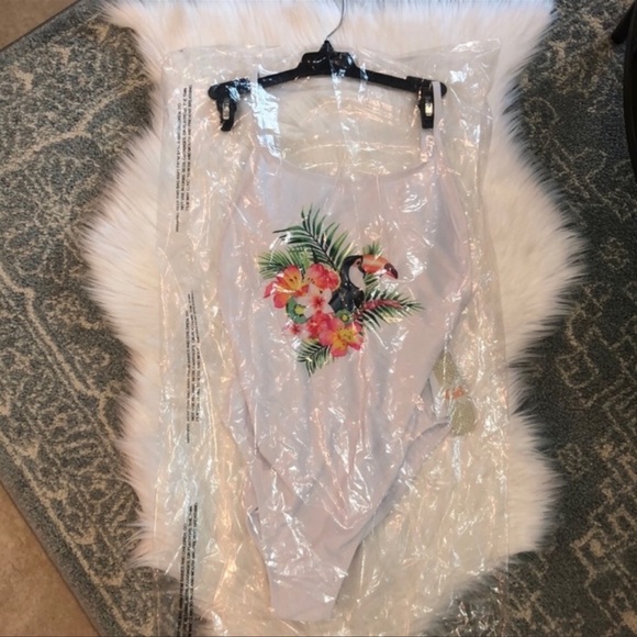 Gianni Bini Swimsuit Size Large Junior NWT - Picture 6 of 10